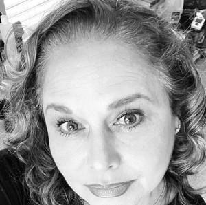 Meet your Posher, Leticia